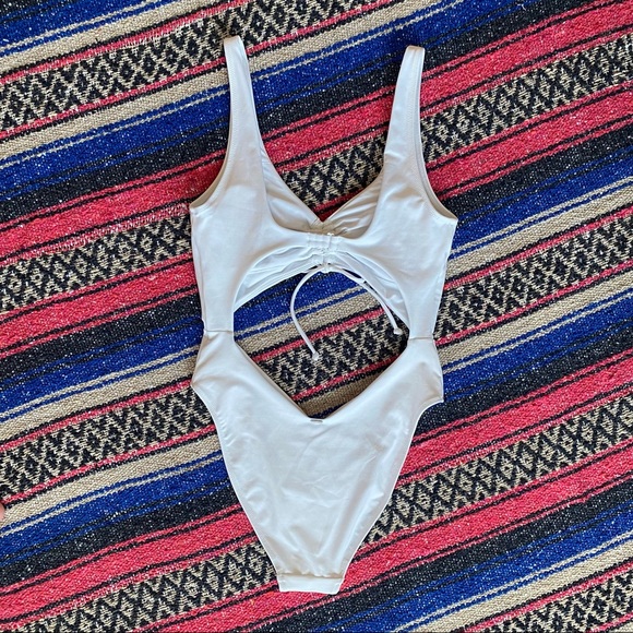 NWOT Victoria’s Secret PINK Size M Ruched Front White Monokini One Piece - Picture 3 of 7